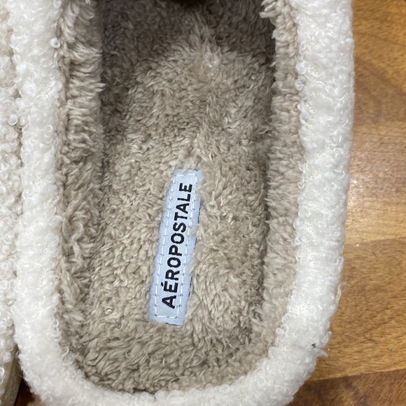 NWT.  Aeropostale, ladies’ size 9-10 (L), slippers. - Picture 5 of 14